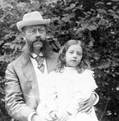 http://images.thecarconnection.com/med/emil-jellinek-and-daughter-mercedes_100371308_m.jpg