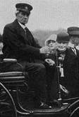 http://upload.wikimedia.org/wikipedia/commons/thumb/8/83/Patentmotorwagen_mit_Karl_und_Bertha_Benz.jpg/220px-Patentmotorwagen_mit_Karl_und_Bertha_Benz.jpg