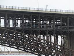 http://upload.wikimedia.org/wikipedia/commons/thumb/a/ac/Metro_Link_at_Eads_Bridge.JPG/220px-Metro_Link_at_Eads_Bridge.JPG