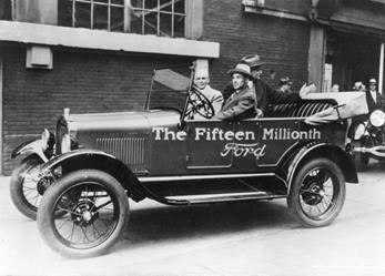 http://myautoworld.com/ford/history/ford-t/ford-t-2/ford-t-3/ford-t-4/FifteenMillionth1927_02_HR.jpg