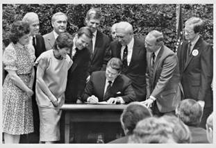 http://www.madd.org/underage-drinking/why21/Reagan-Signing-21-Law.jpg