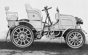 The Daimler 12 hp Phoenix racing car. The first Phoenix models were still extremely tall vehicles, with a rounded bonnet and round-shaped radiators. They had an output of up to 24 hp.