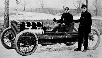 http://upload.wikimedia.org/wikipedia/commons/4/4e/Henry_Ford_and_Barney_Oldfield_with_Old_999,_1902.jpg