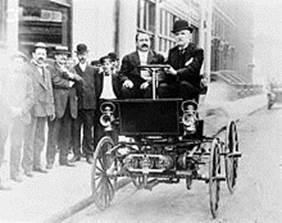 http://upload.wikimedia.org/wikipedia/commons/thumb/9/92/George_B_Selden_driving_automobile_in_1905.jpg/220px-George_B_Selden_driving_automobile_in_1905.jpg