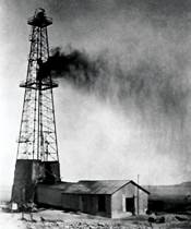 http://upload.wikimedia.org/wikipedia/commons/c/c4/Dammam_No._7_on_March_4,_1938.jpg